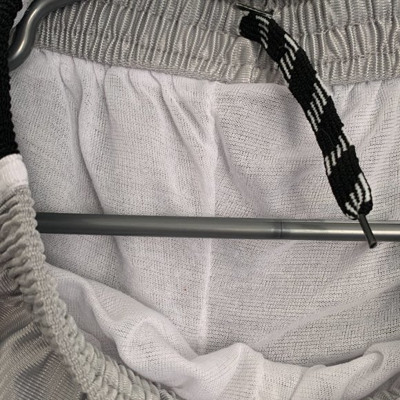 men's basketball shorts (size S) - Picture 3 of 3